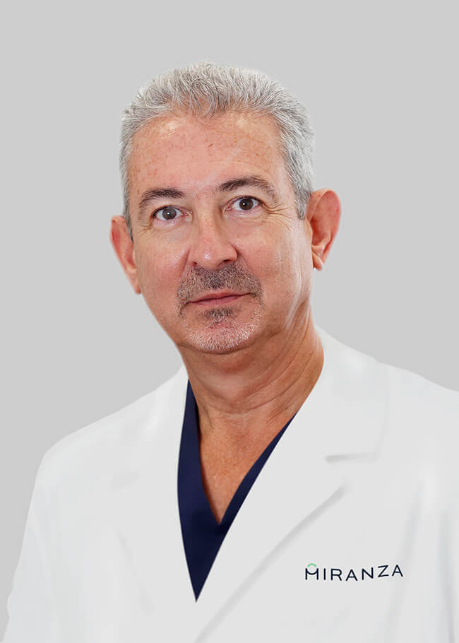 Dr. Félix González